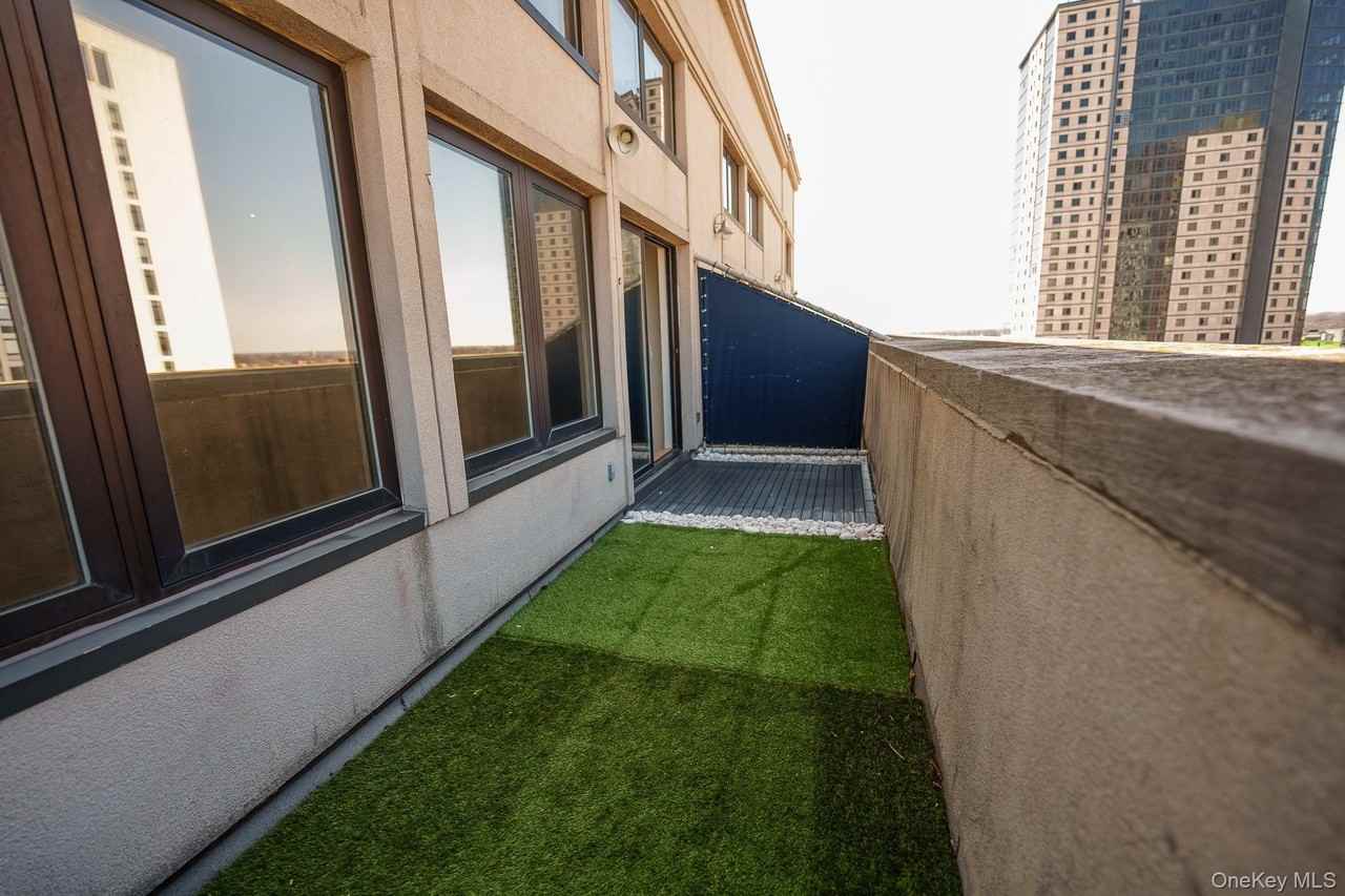 25 Leroy Pl Unit Ph1 - Photo 6 of 24