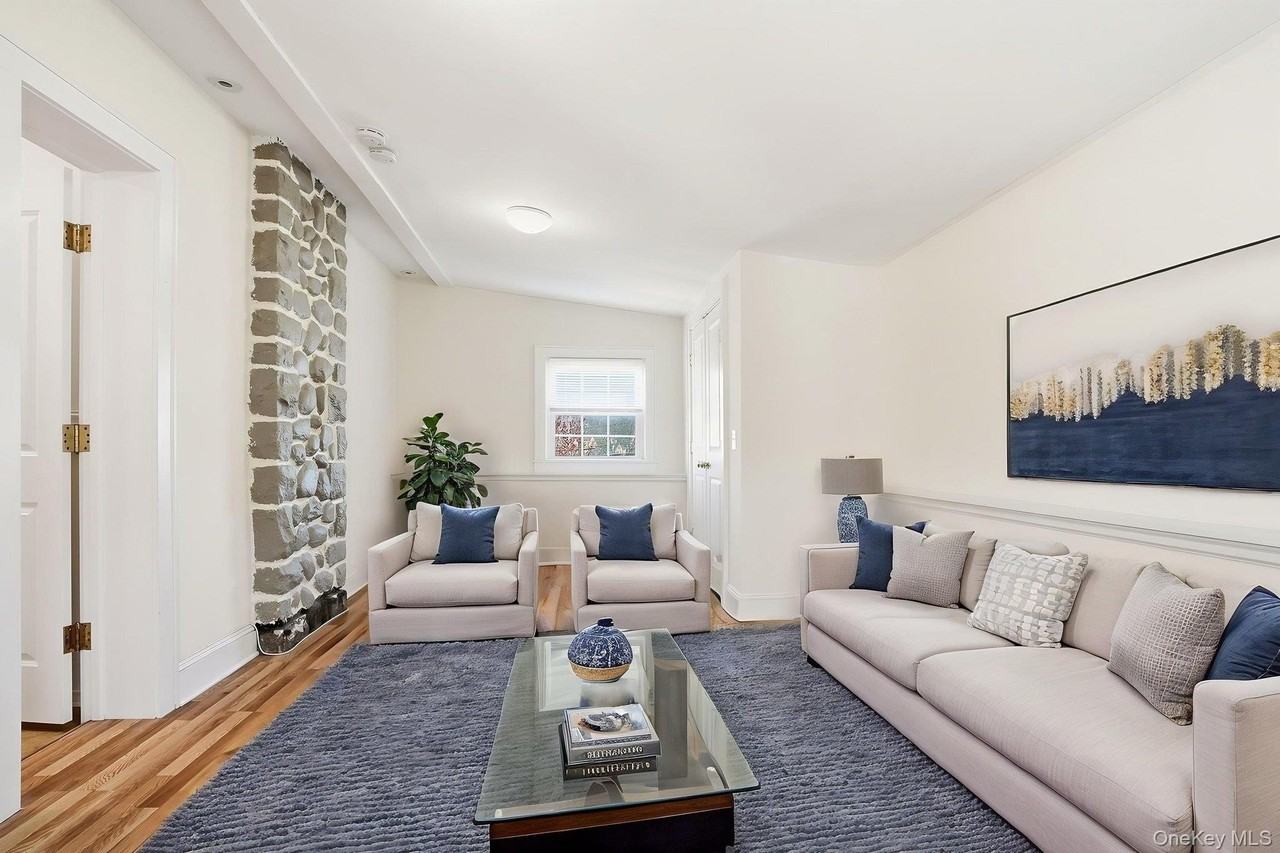 109 Hillside Pl Apt 2 - Photo 3 of 18