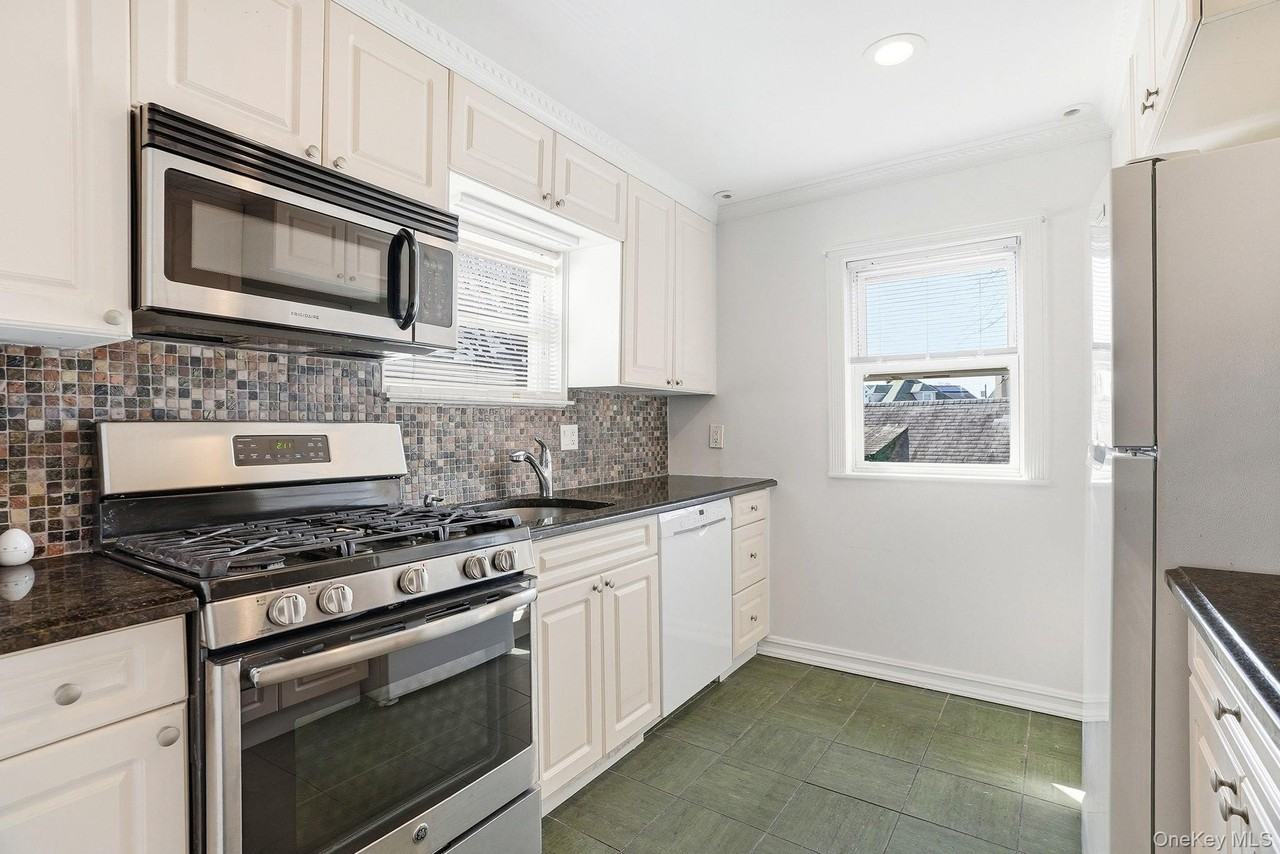 109 Hillside Pl Apt 2 - Photo 6 of 18