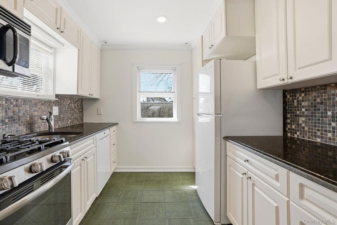 109 Hillside Pl Apt 2 - Photo 7 of 18