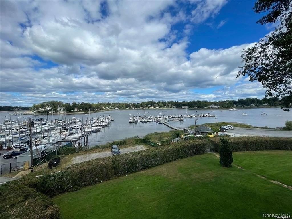 307 W Shore Rd Apt 5 - Photo 3 of 12