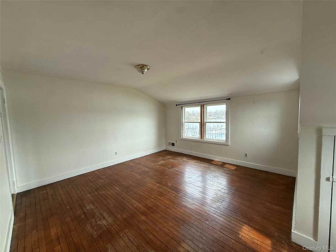 307 W Shore Rd Apt 5 - Photo 4 of 12