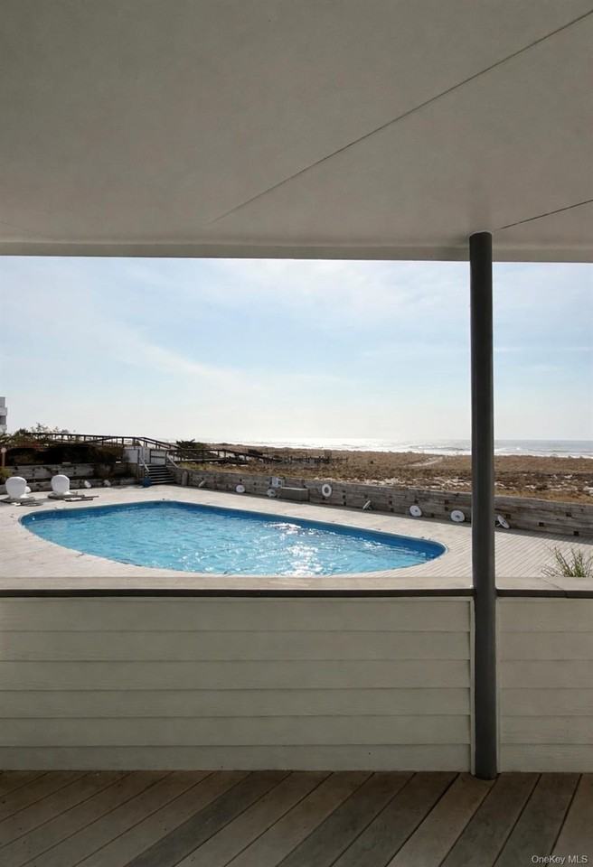 261 Dune Rd - Photo 2 of 9