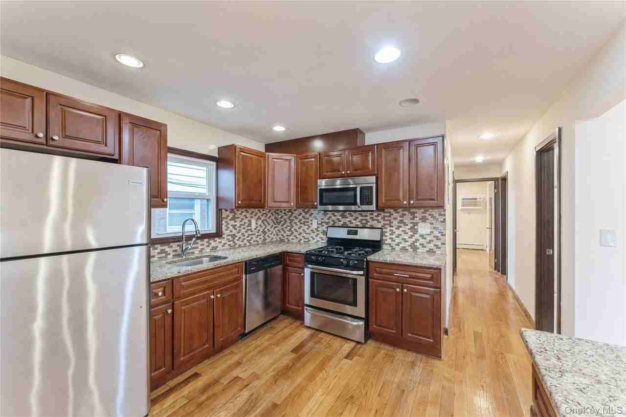 22820 Edgewood Ave Unit 2 - Photo 6 of 13