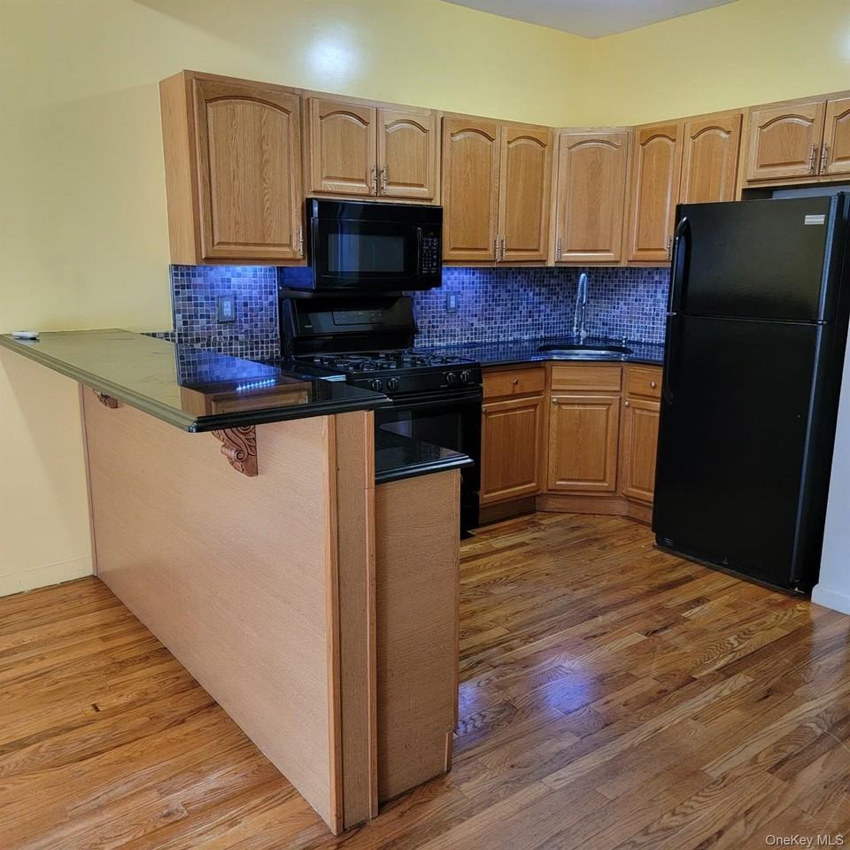 23038 144th Ave 1st Fl - Photo 2 of 9