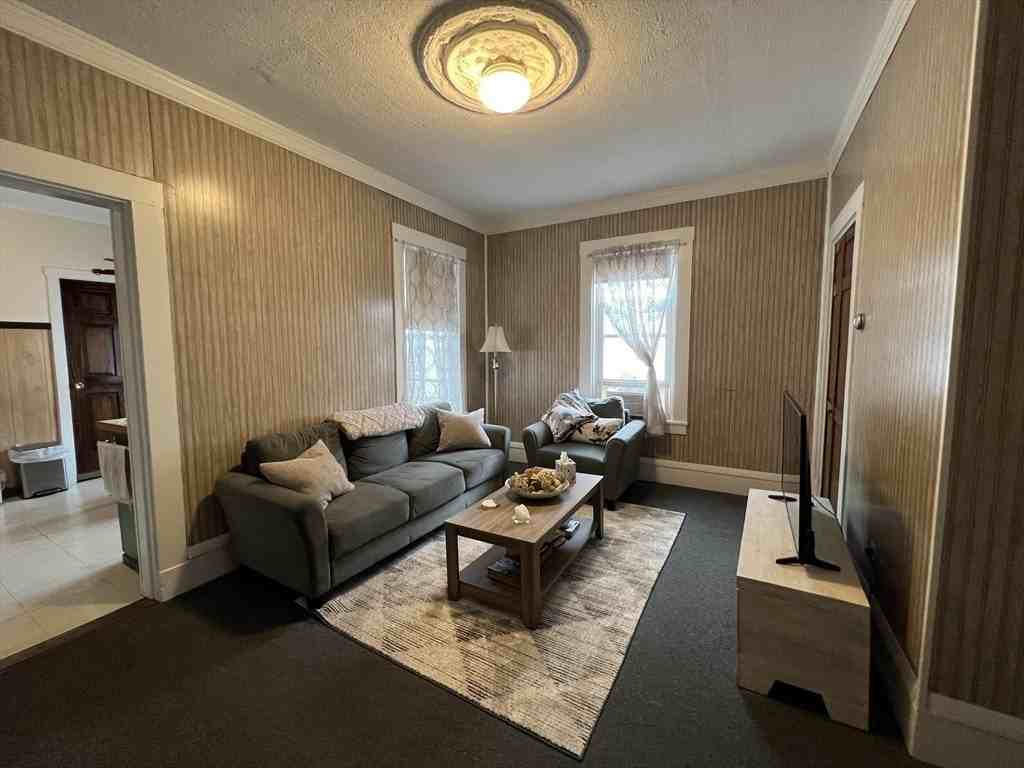 60 Hichborn St Unit 1 - Photo 3 of 12