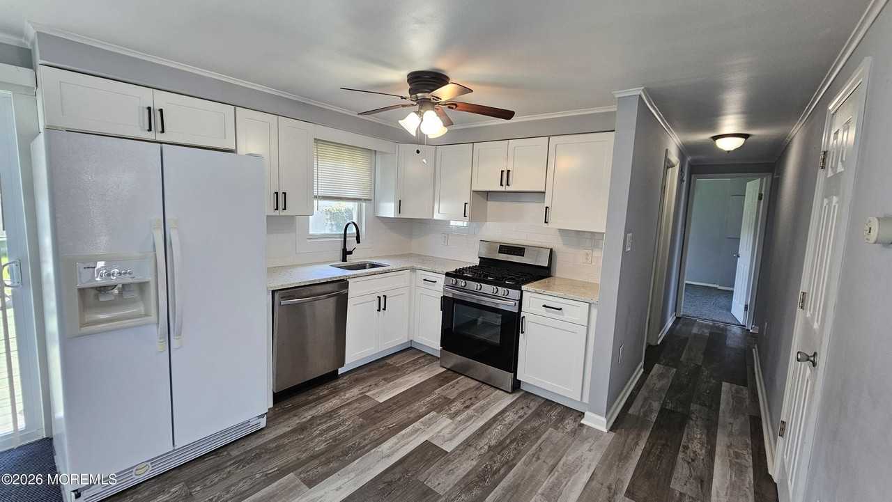 1141 Cape May Dr - Photo 5 of 21