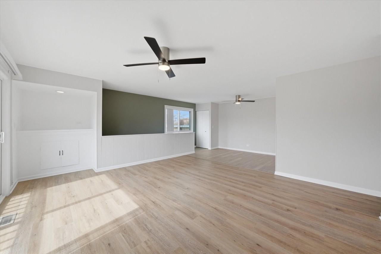 238 Algonquin Ct Unit D - Photo 4 of 21