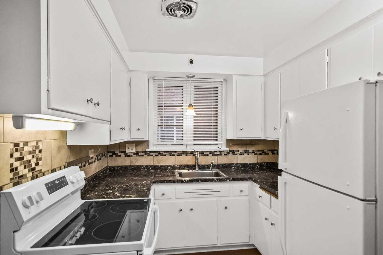 2230 Central St Unit G - Photo 4 of 11