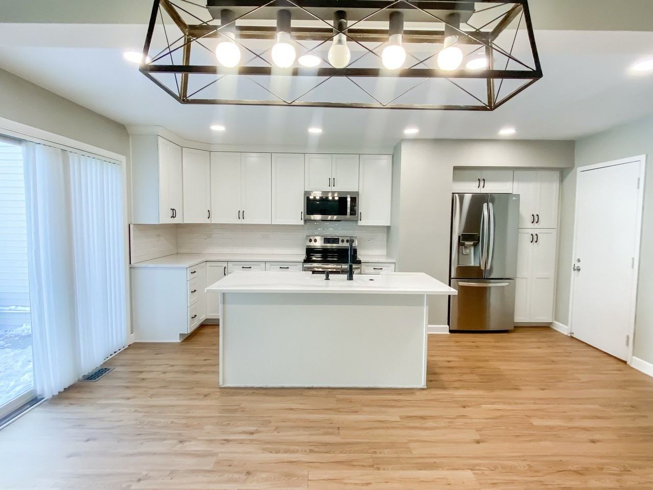 643 Wilbur Ct - Photo 3 of 13