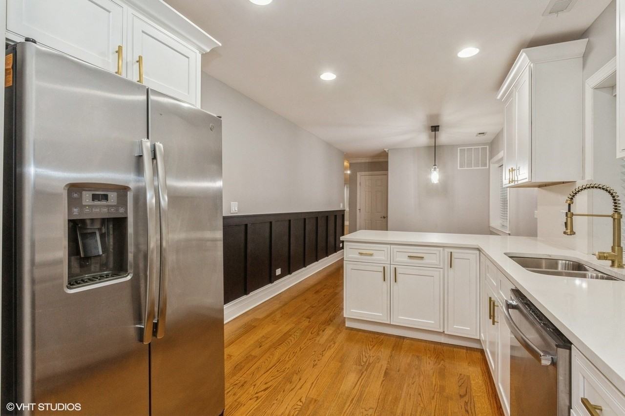 6427 N Albany Ave Unit 3 - Photo 4 of 9