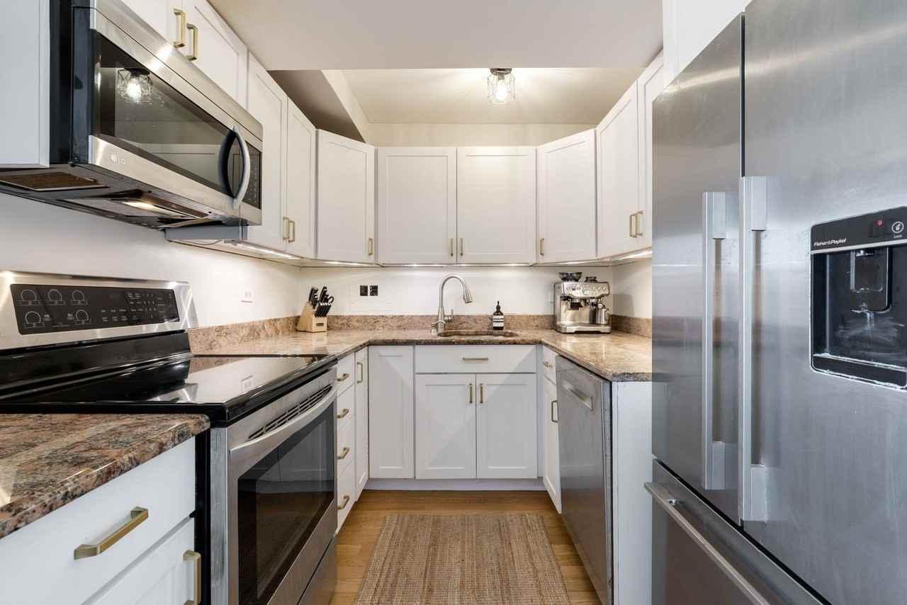 2909 N Sheridan Rd Apt 1104 - Photo 6 of 16