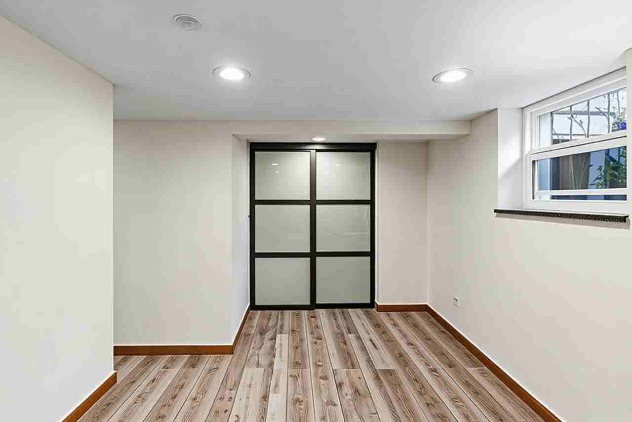 1301 W Nelson St Unit G - Photo 4 of 19