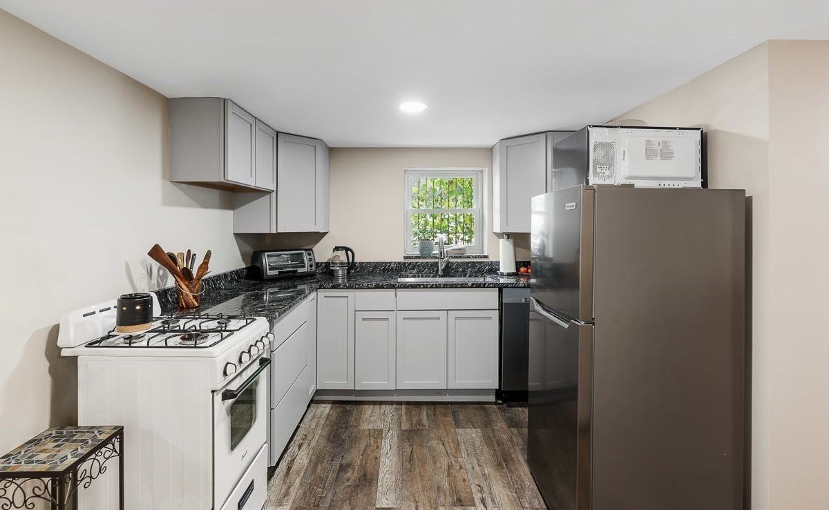 1301 W Nelson St Unit G - Photo 5 of 19