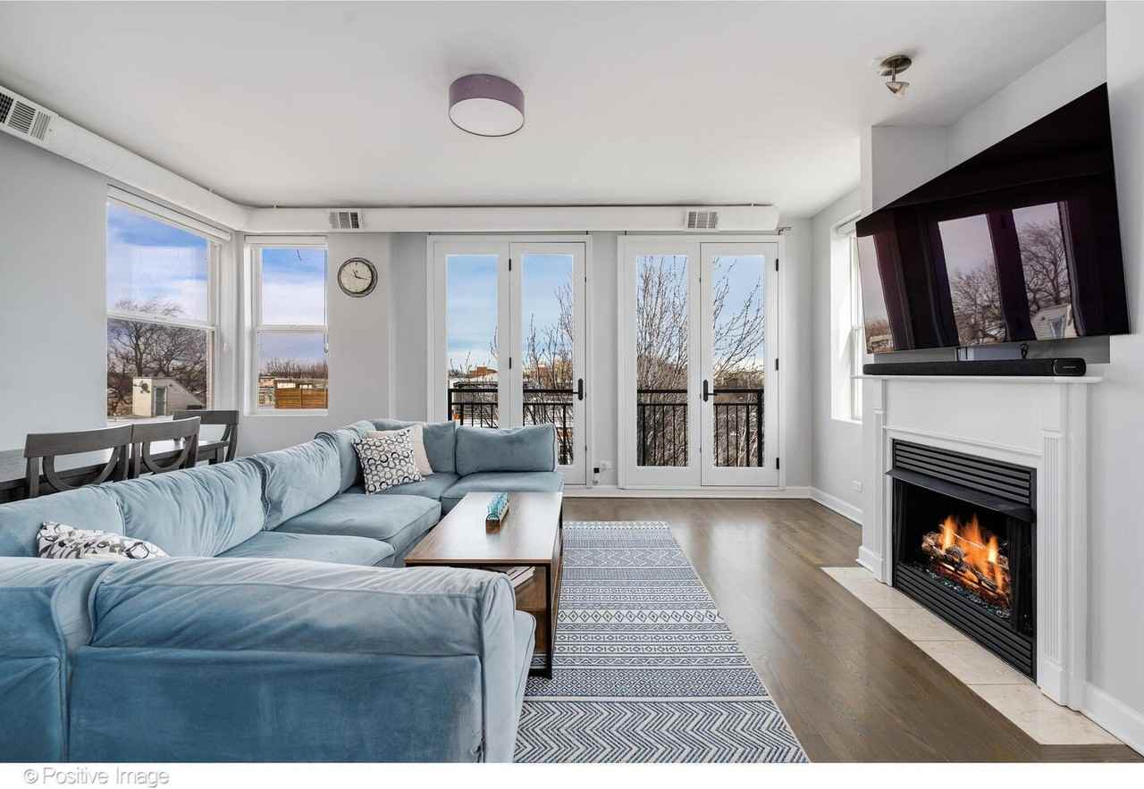 2401 W Lexington St Apt 4 - Photo 2 of 17