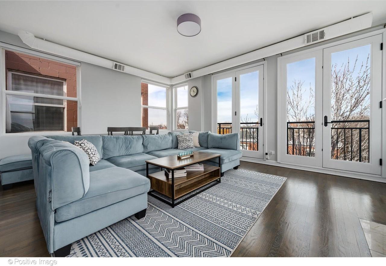 2401 W Lexington St Apt 4 - Photo 4 of 17