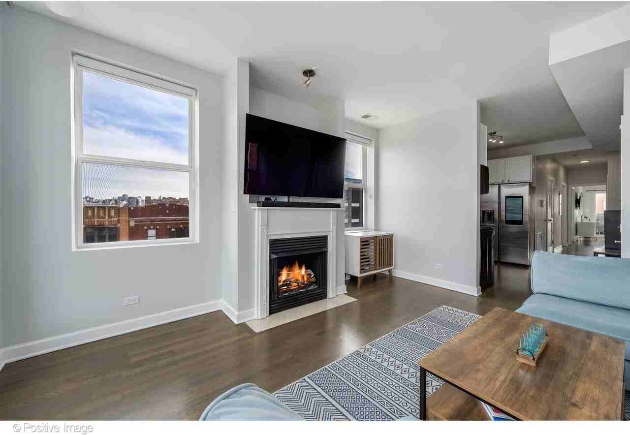 2401 W Lexington St Apt 4 - Photo 6 of 17