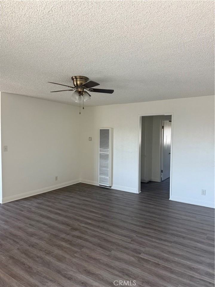 914 W Pine St - Photo 5 of 9