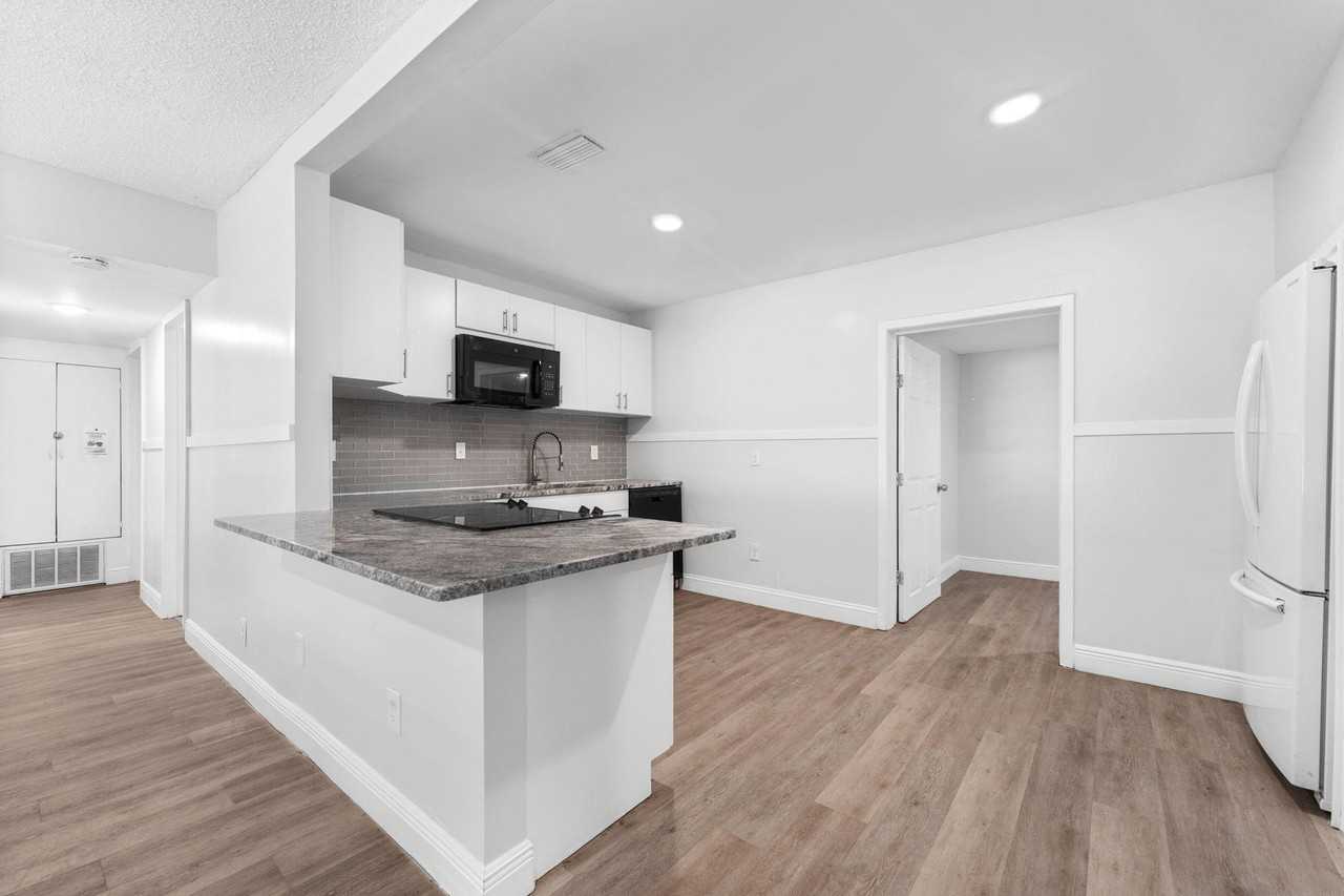 N Cortez St - Photo 2 of 11