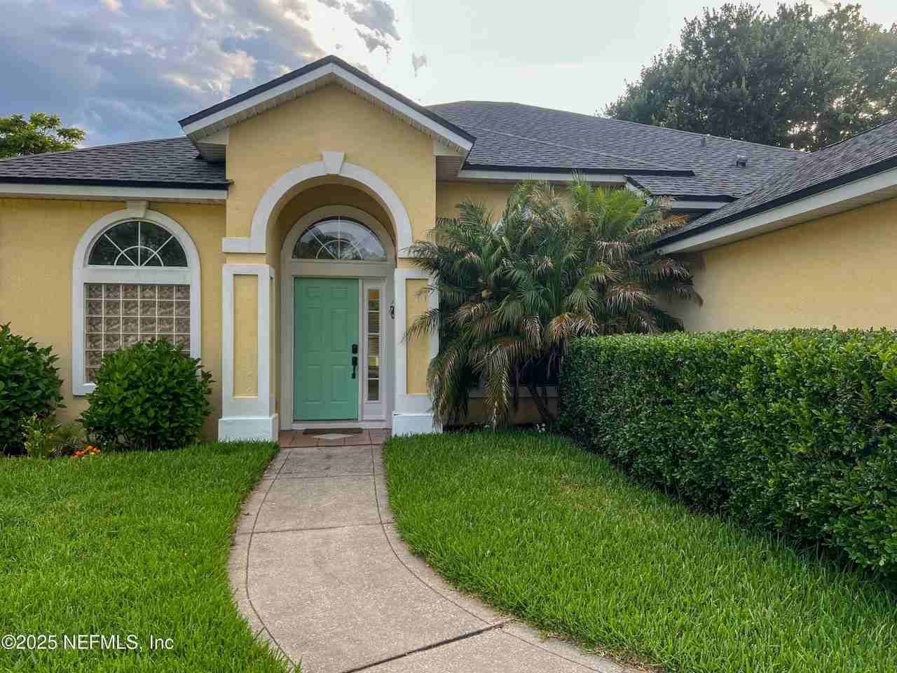 1704 Tall Tree Dr E - Photo 2 of 47