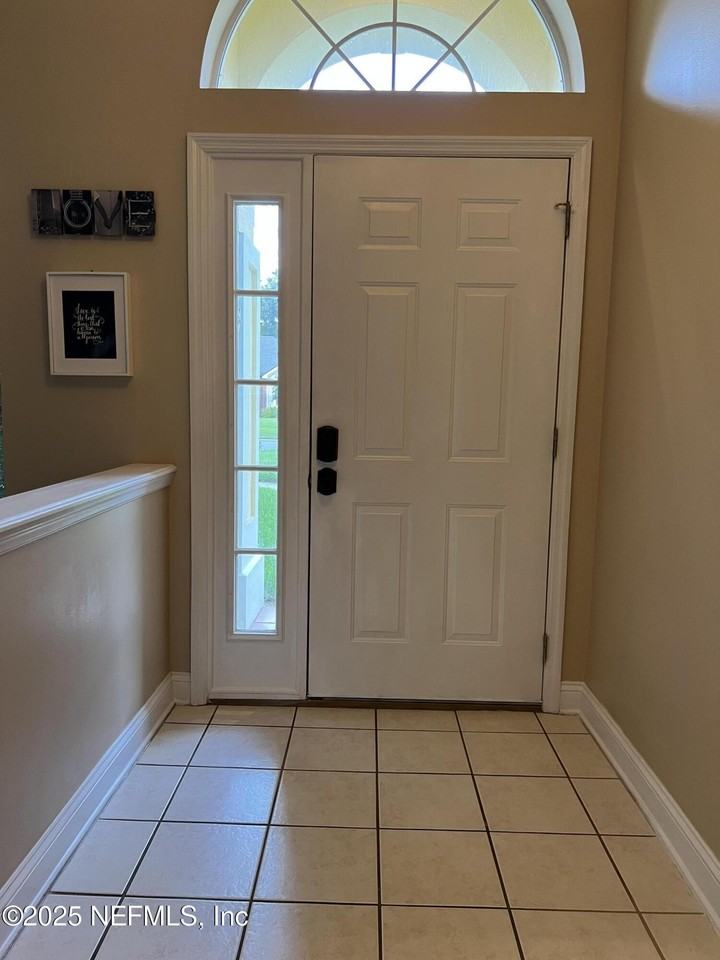 1704 Tall Tree Dr E - Photo 4 of 47