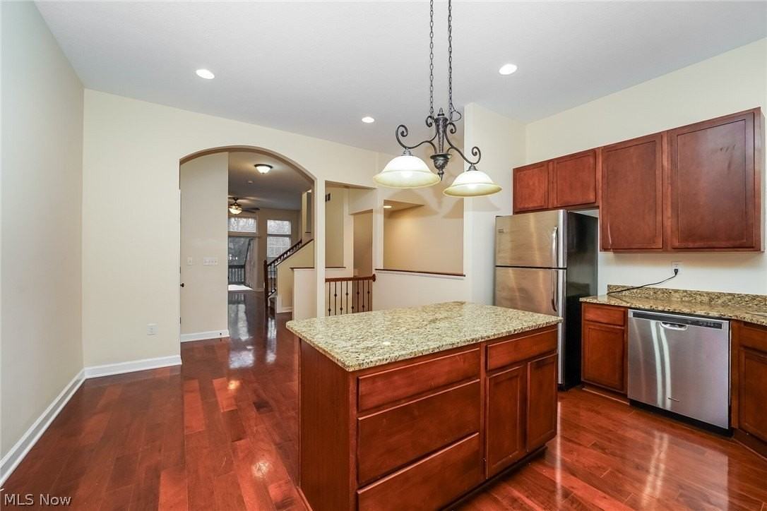 39 Grandview Dr - Photo 2 of 22