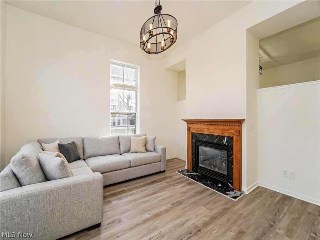 821 Nela View Rd - Photo 3 of 25