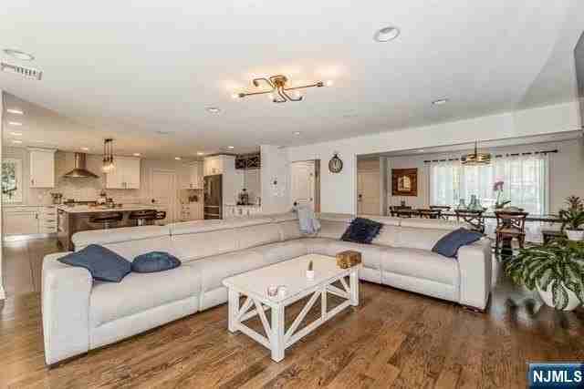 24 Jefferson Ave - Photo 7 of 25