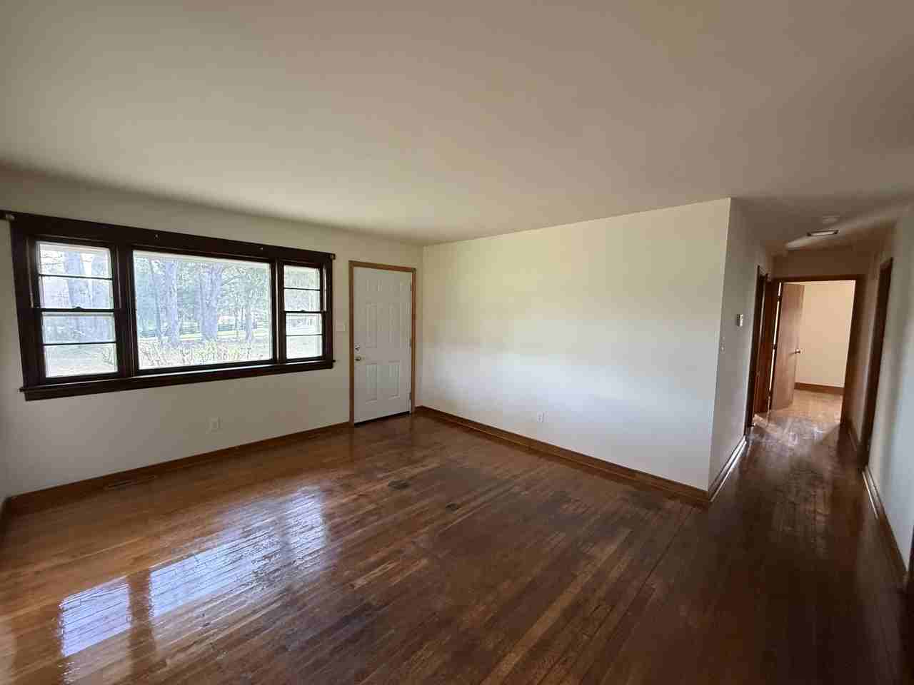 10532 Robert E. Lee Drive - Photo 4 of 20