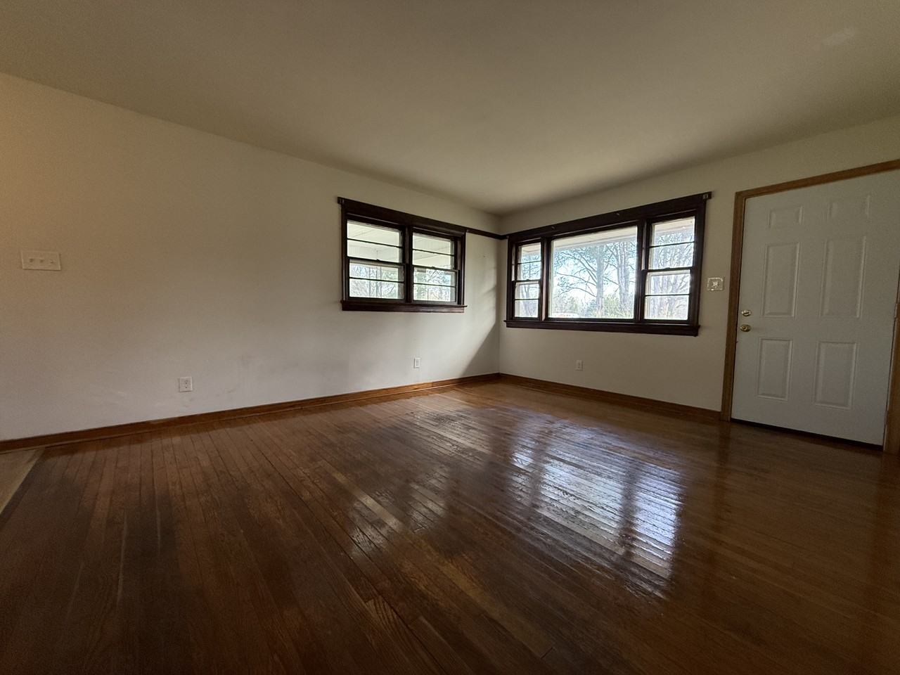 10532 Robert E. Lee Drive - Photo 5 of 20