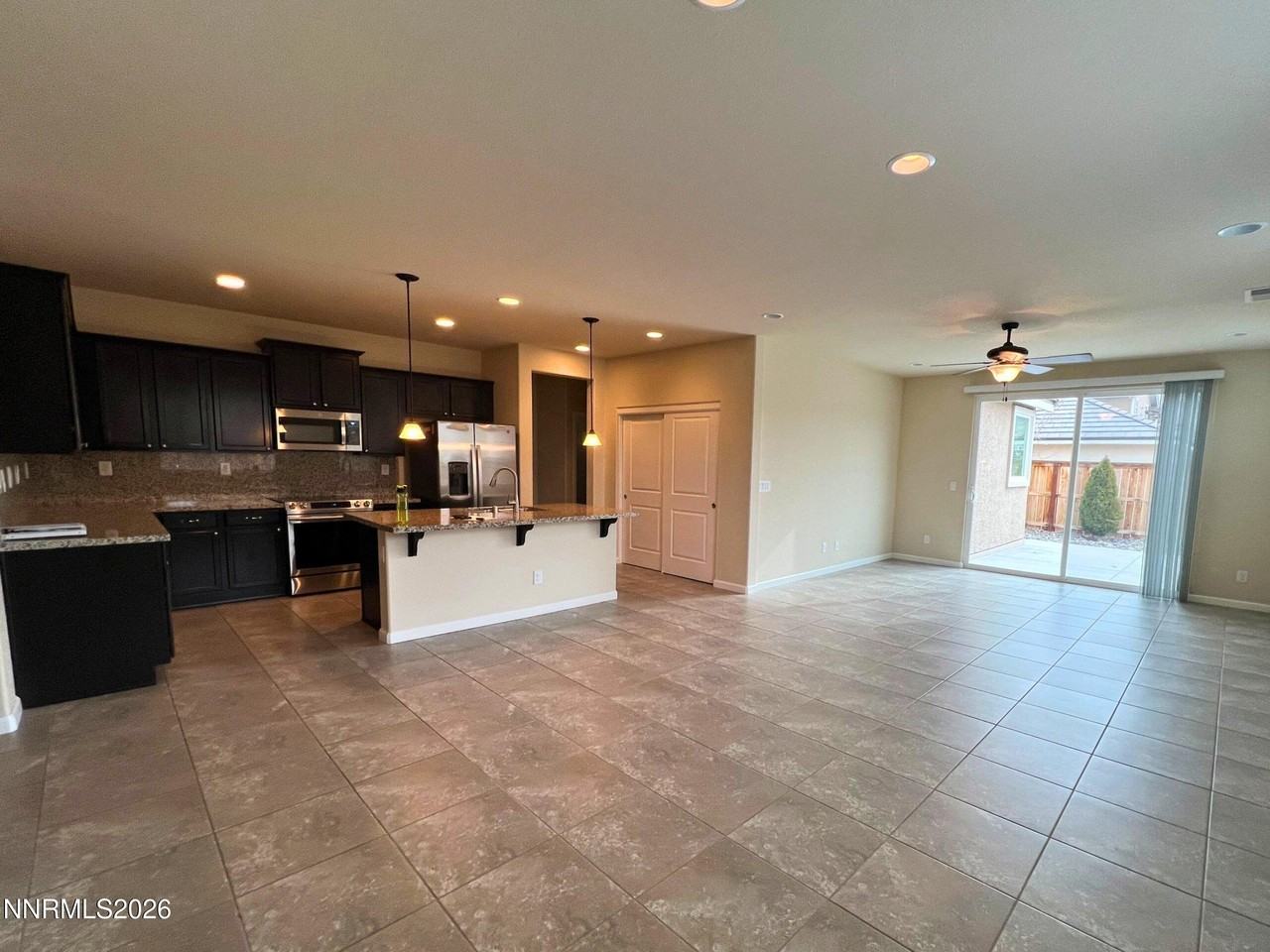 7075 Diversey Dr - Photo 3 of 16