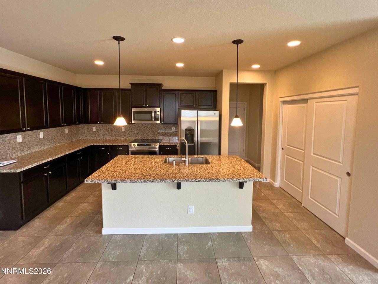 7075 Diversey Dr - Photo 4 of 16