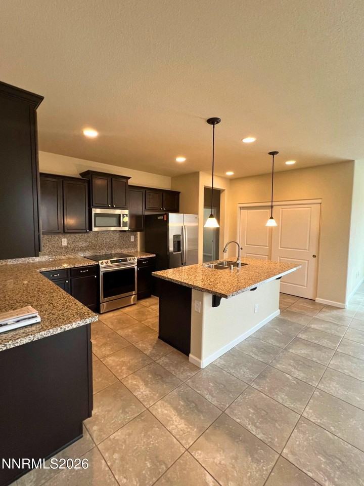 7075 Diversey Dr - Photo 5 of 16