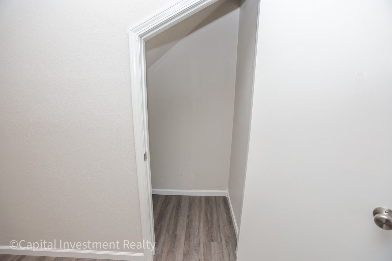 2513 Fox Bar Ter #A - Photo 3 of 34