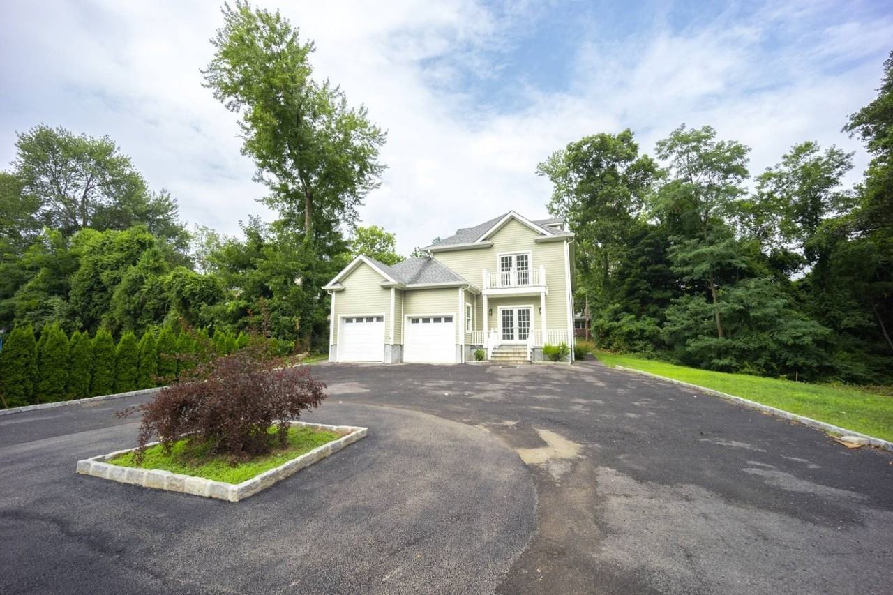 1 Kewanee Rd - Photo 7 of 50