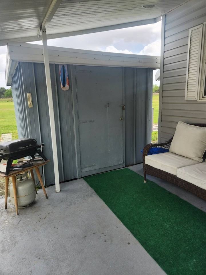 3943 Honolulu Dr - Photo 4 of 15