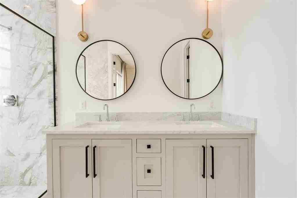 827 Nw 8th St - Photo 3 of 40