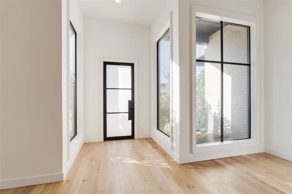 827 Nw 8th St - Photo 5 of 40