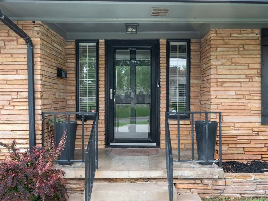 1835 Drakestone Ave - Photo 3 of 33