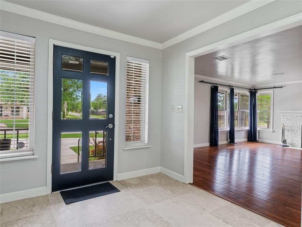 1835 Drakestone Ave - Photo 4 of 33