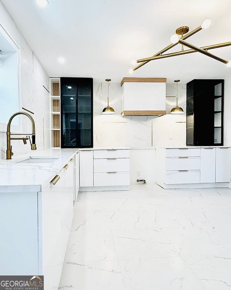 38 Delmont Dr Ne - Photo 3 of 50