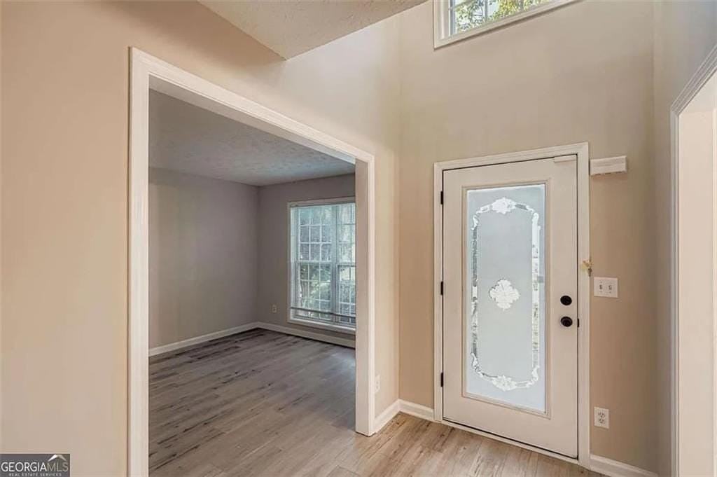 1570 Twin Bridge Ln - Photo 5 of 35