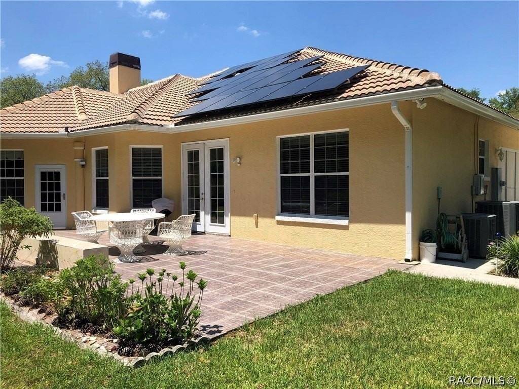 334 W Pearson St - Photo 2 of 12