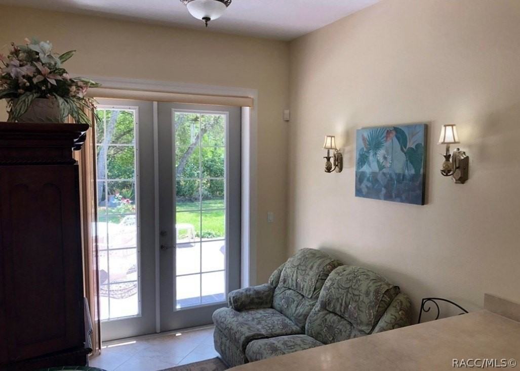 334 W Pearson St - Photo 3 of 12