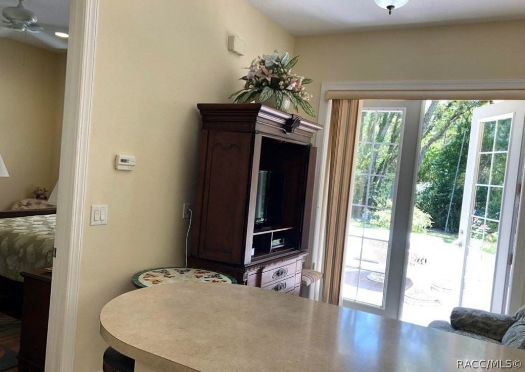 334 W Pearson St - Photo 4 of 12