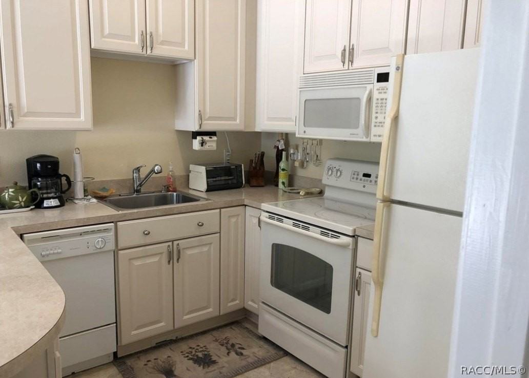 334 W Pearson St - Photo 6 of 12