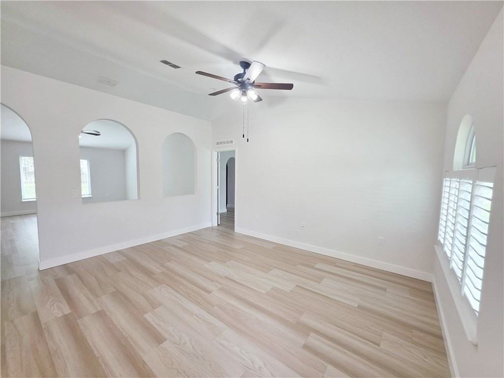 5230 Compass Pointe Cir - Photo 4 of 36