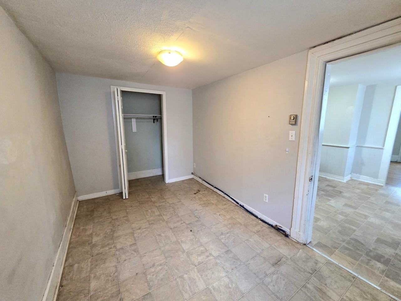 28 Wentworth St #1 - Photo 7 of 9