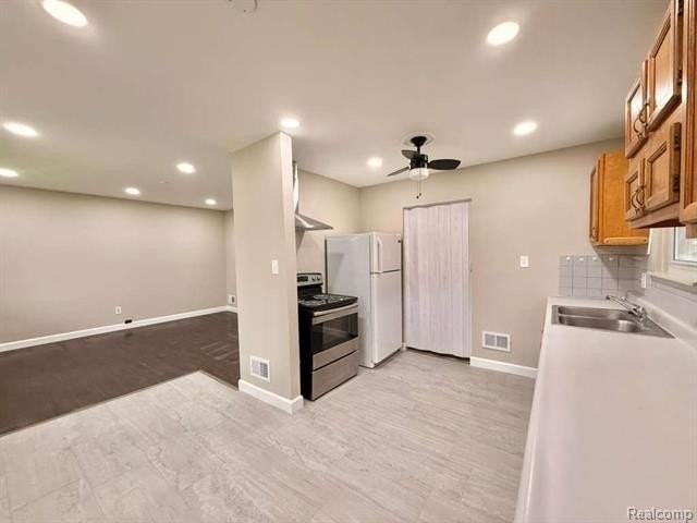 17245 Ivanhoe St - Photo 6 of 12