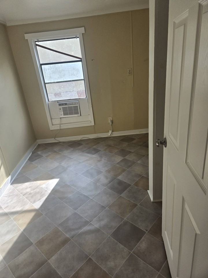 1500A Adam St #1 - Photo 3 of 6